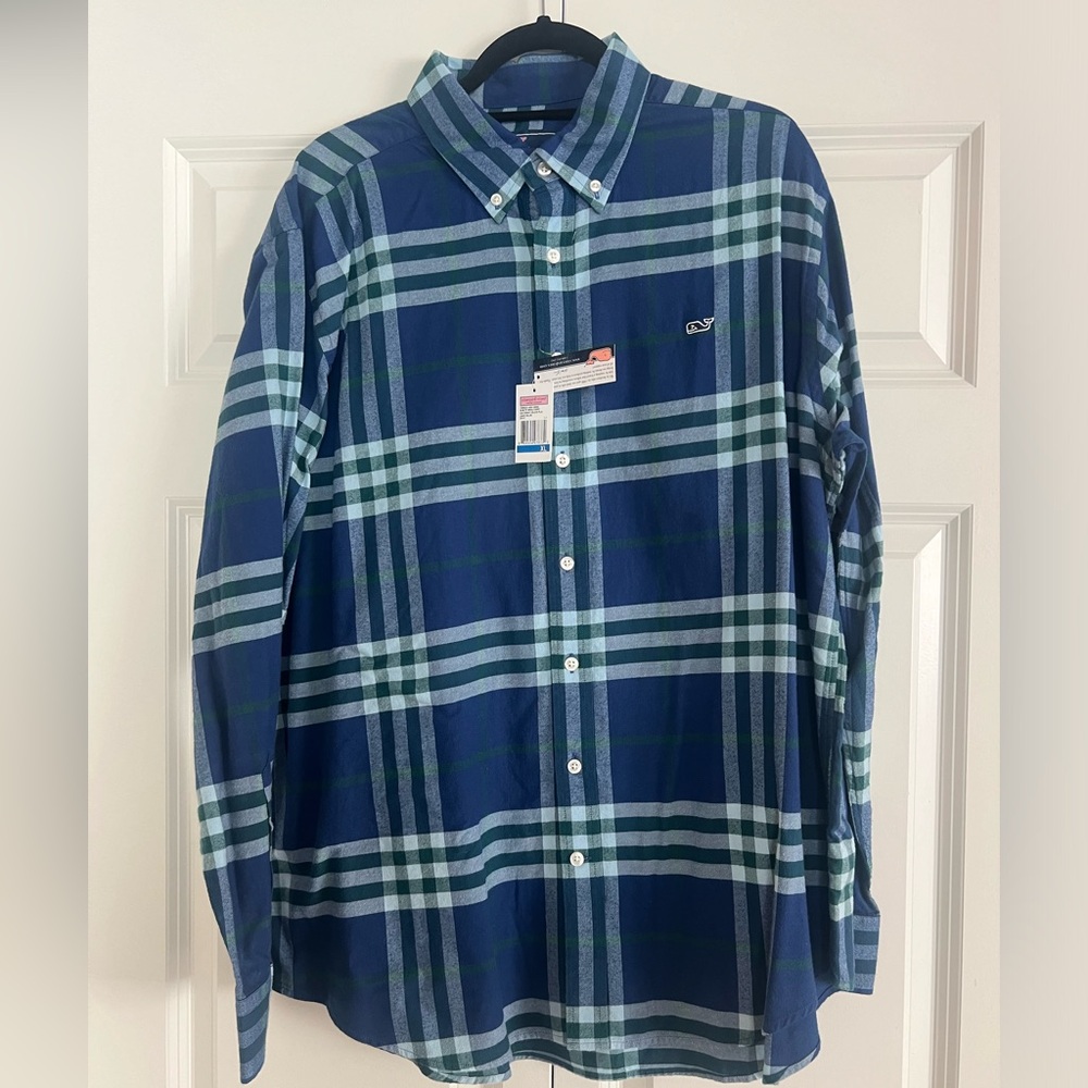 New with tags, vineyard vines, men’s lightweight button-down flannel
